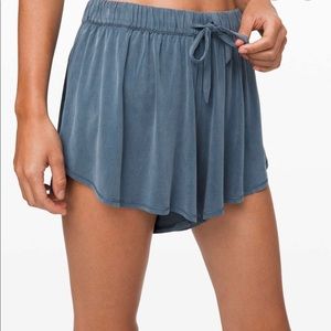 ISO LULU FLOW IN ELEGANCE SHORT SIZE 6 or 8